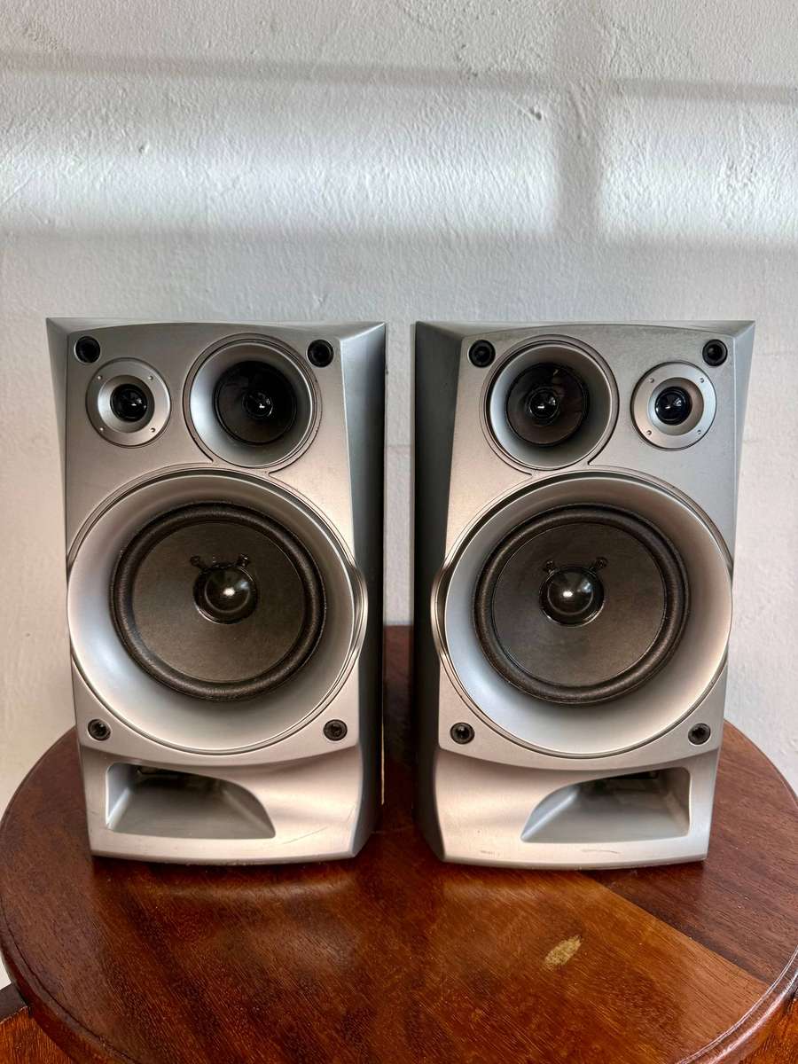 Powerful Sharp CP-C690 3-Way Speaker System