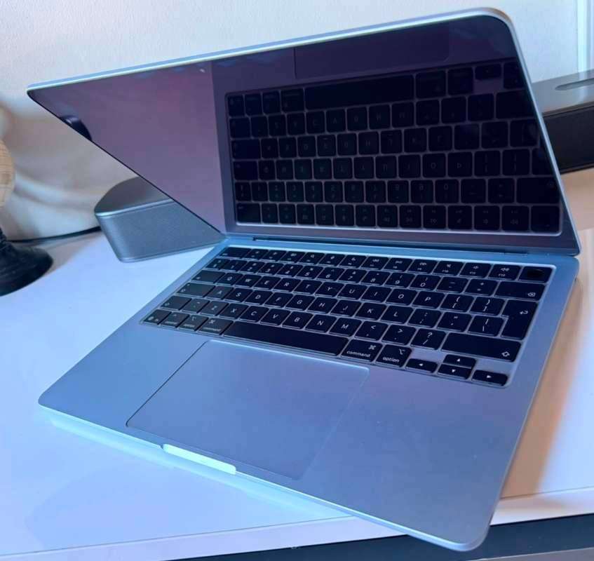 APPLE MACBOOK PRO A2780