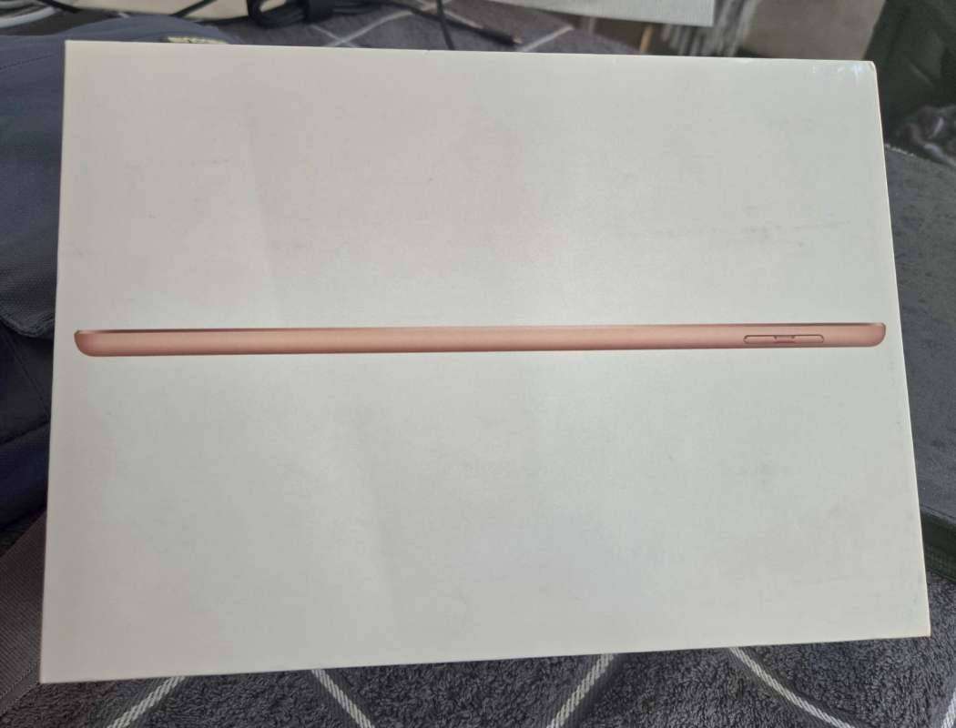 Apple iPad 6th Gen (2018) 32GB Wi-Fi - Gold/Rose Gold