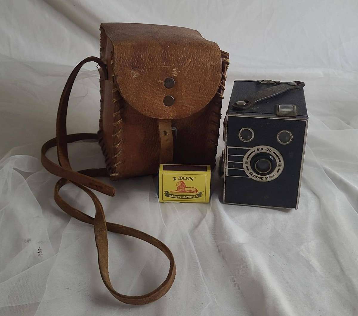  Kodak Six-20 Brownie Senior  1930s Box Camera  Original Leather Case + Strap