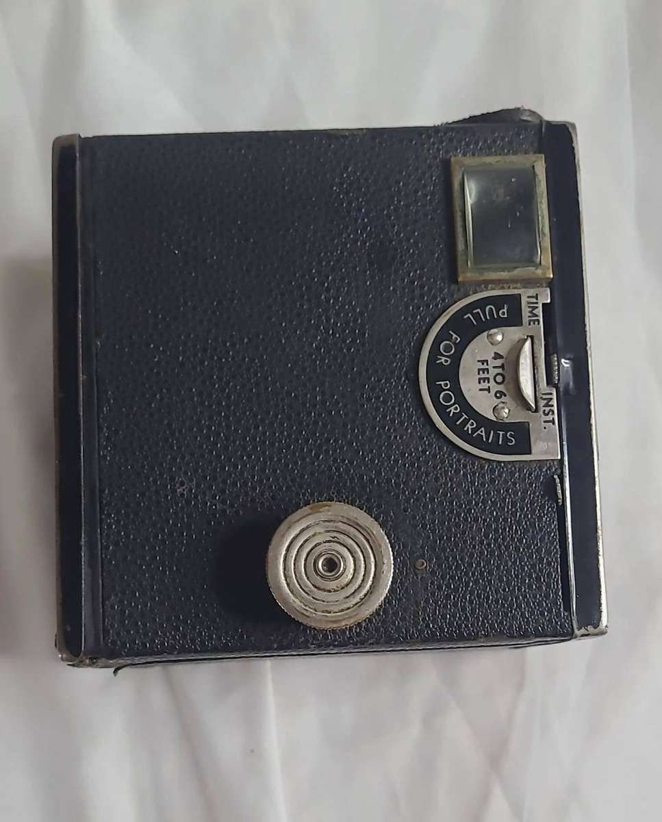  Kodak Six-20 Brownie Senior  1930s Box Camera  Original Leather Case + Strap