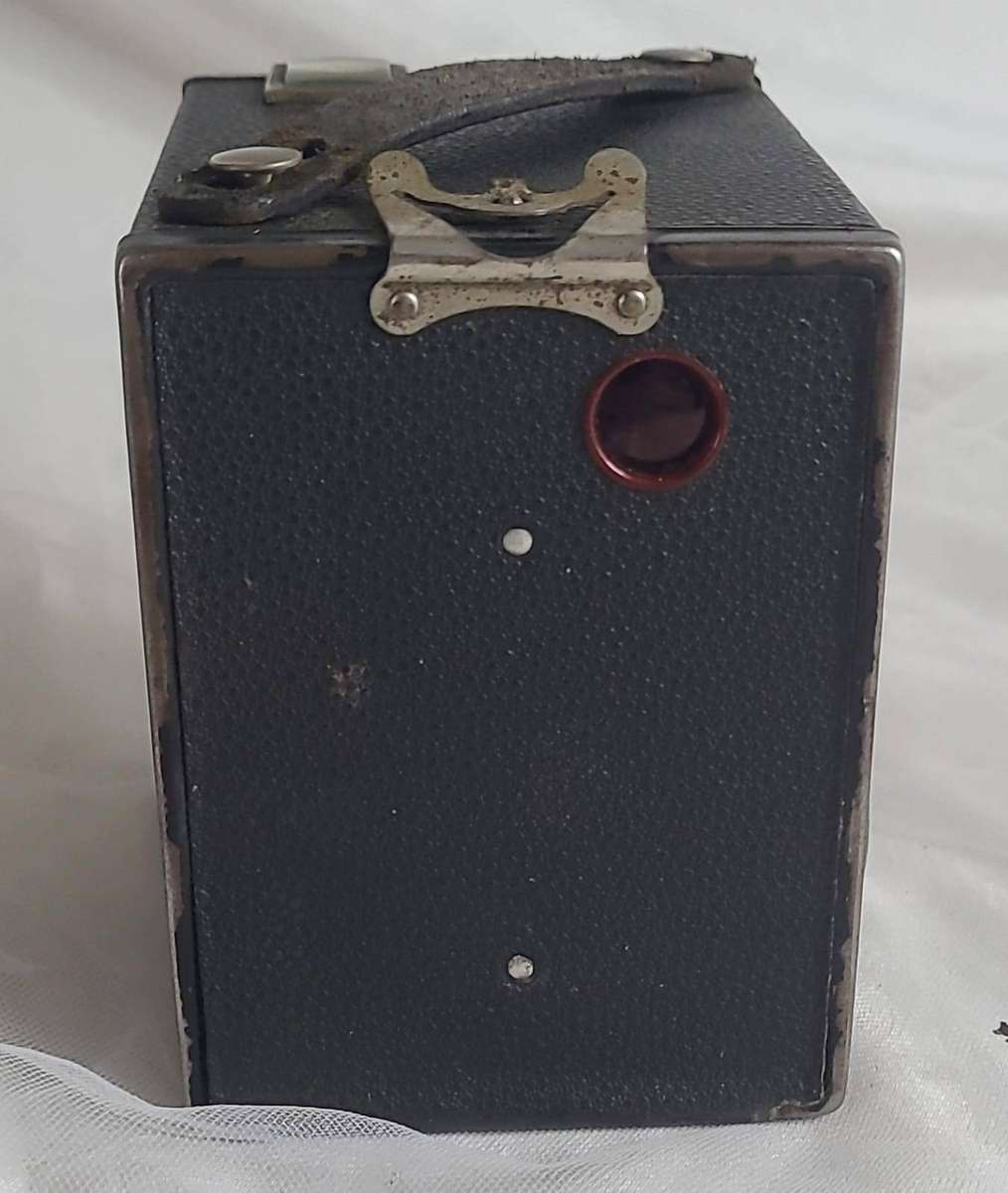  Kodak Six-20 Brownie Senior  1930s Box Camera  Original Leather Case + Strap