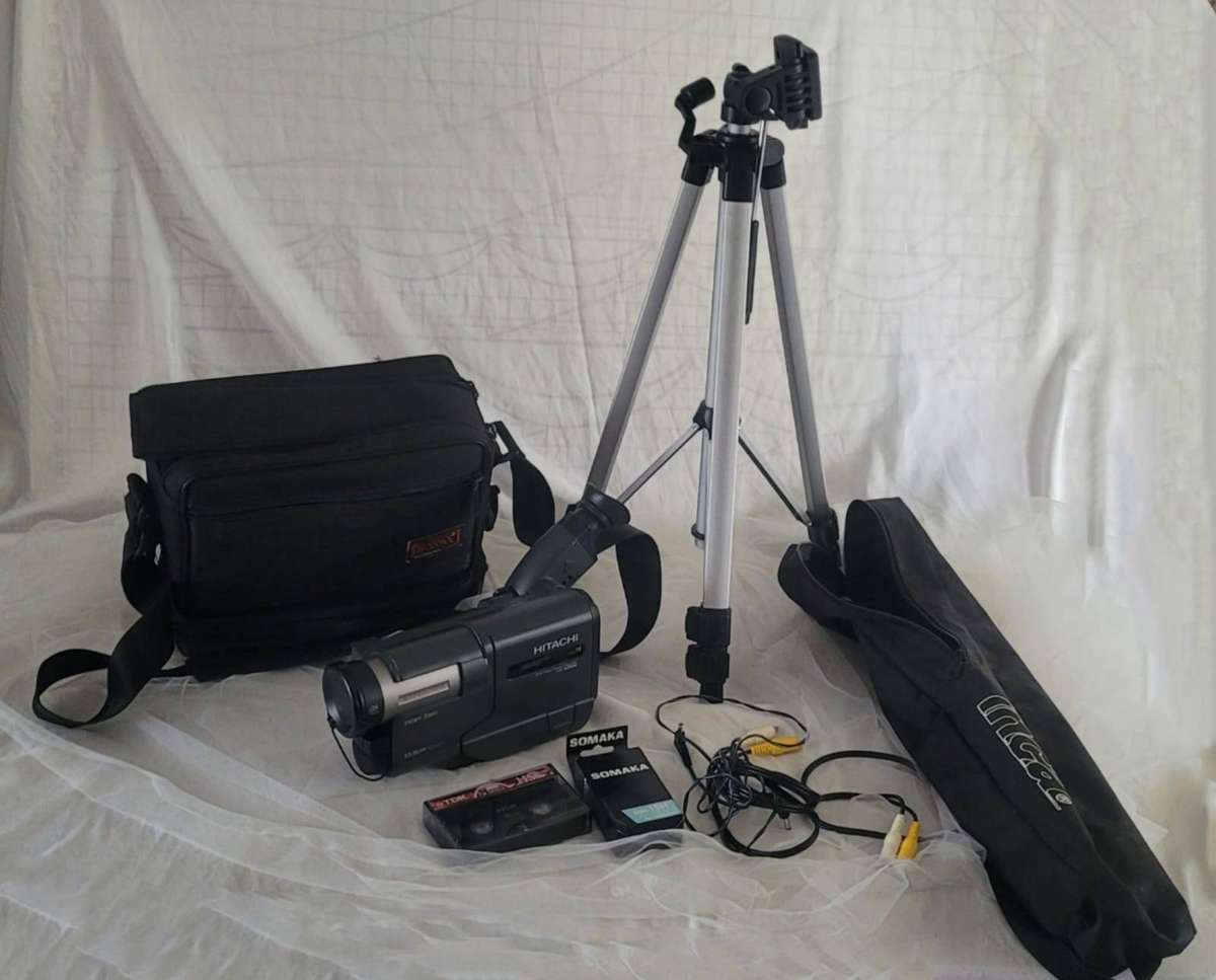  Hitachi VM-E230S 8mm Video8 Camcorder  Complete Bundle | Remote + Tripod + Bags + Cables