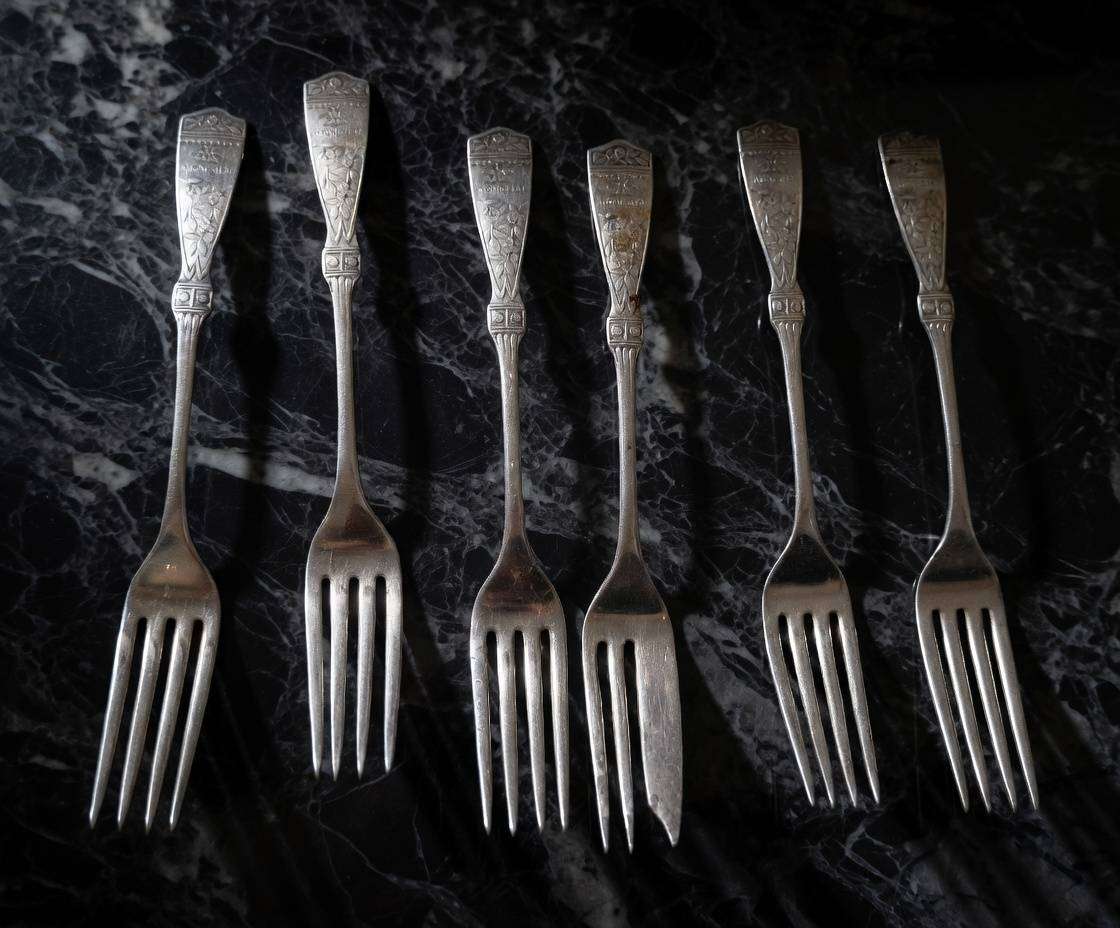 ANTIQUE REED & BARTON NON SIBI SILVER-PLATED DINNER FORKS  Set of 6