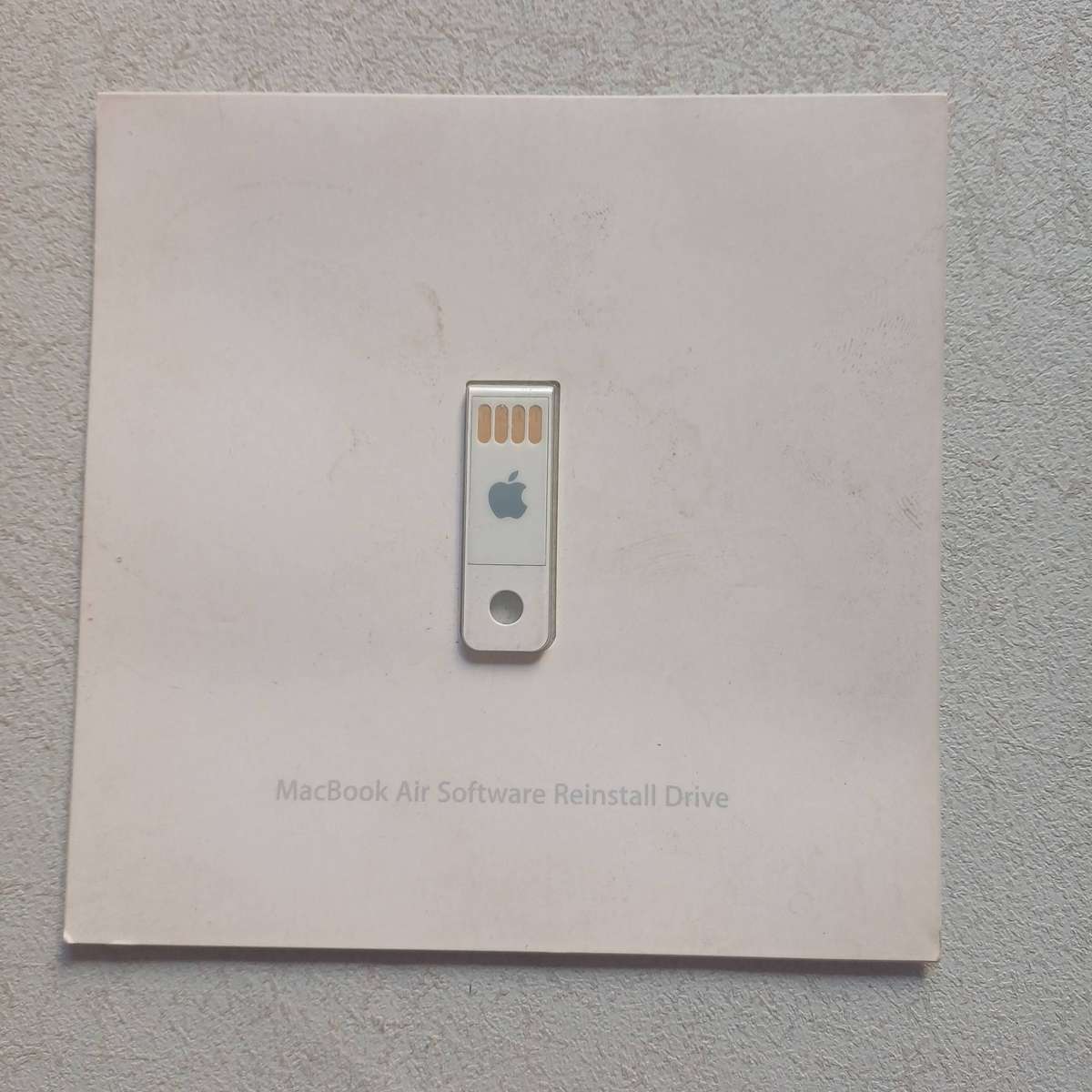 official Apple MacBook Air Software Reinstall USB flash drive (Model A1384)