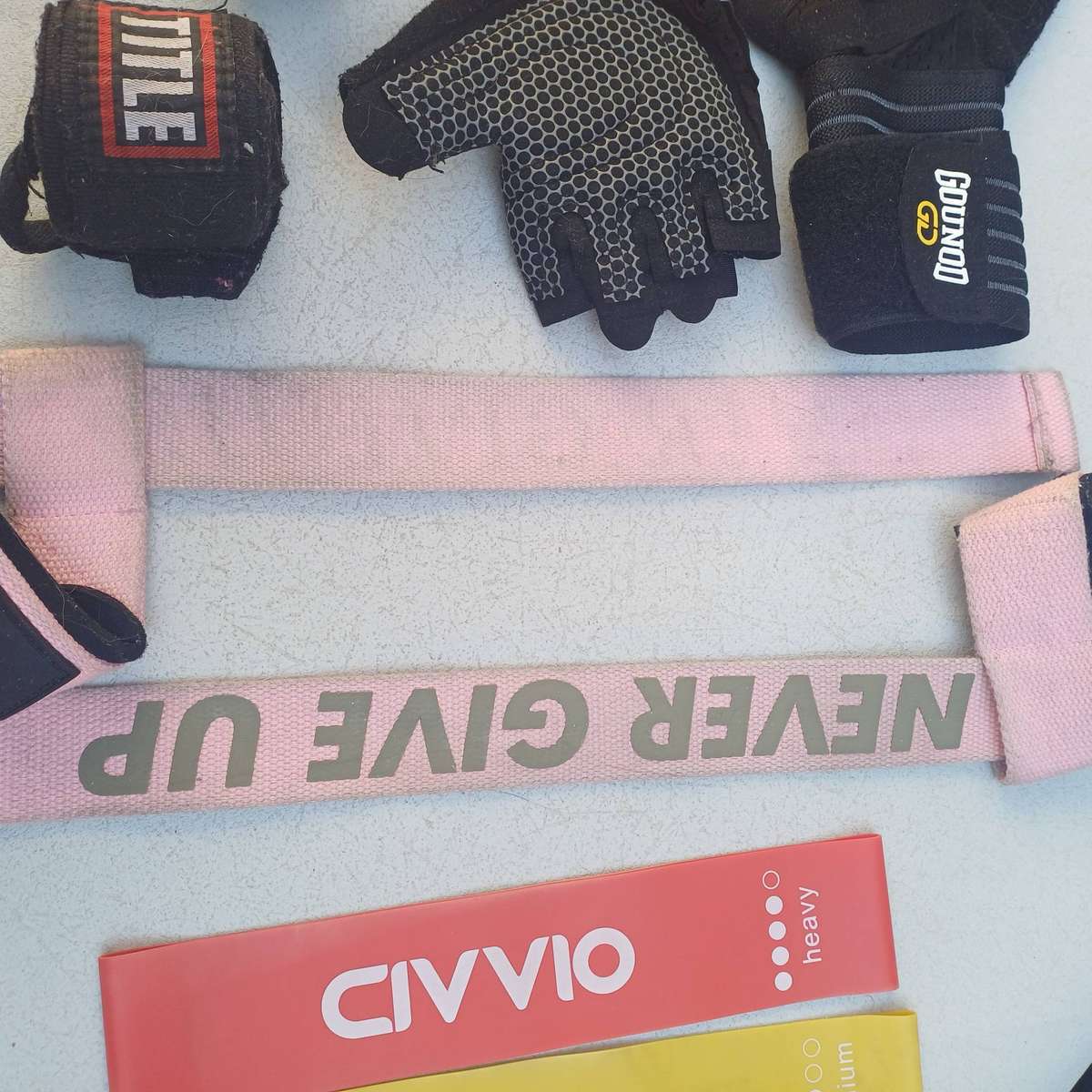 gym glove, straps & stretch band combo