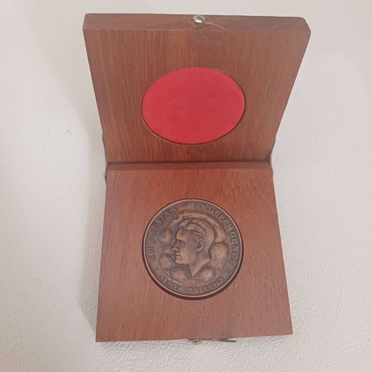 Rhodesian Independence Bronze Coin in wooden Box - 11 Nov 1965