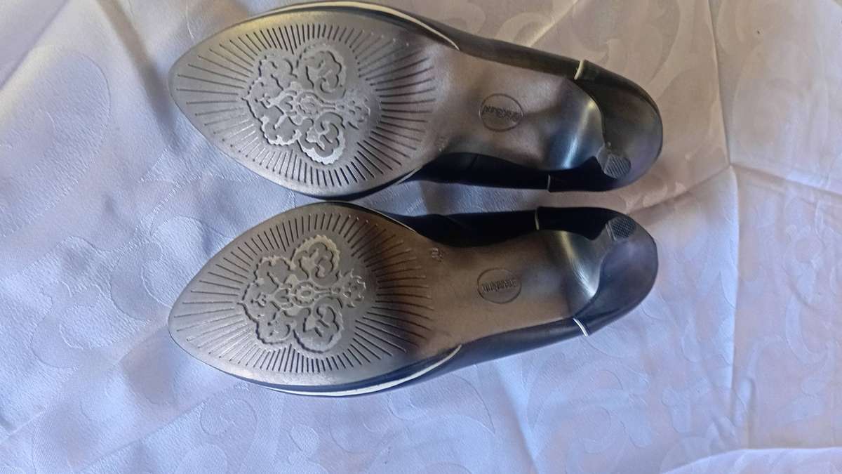 Graceland Heels Size 7