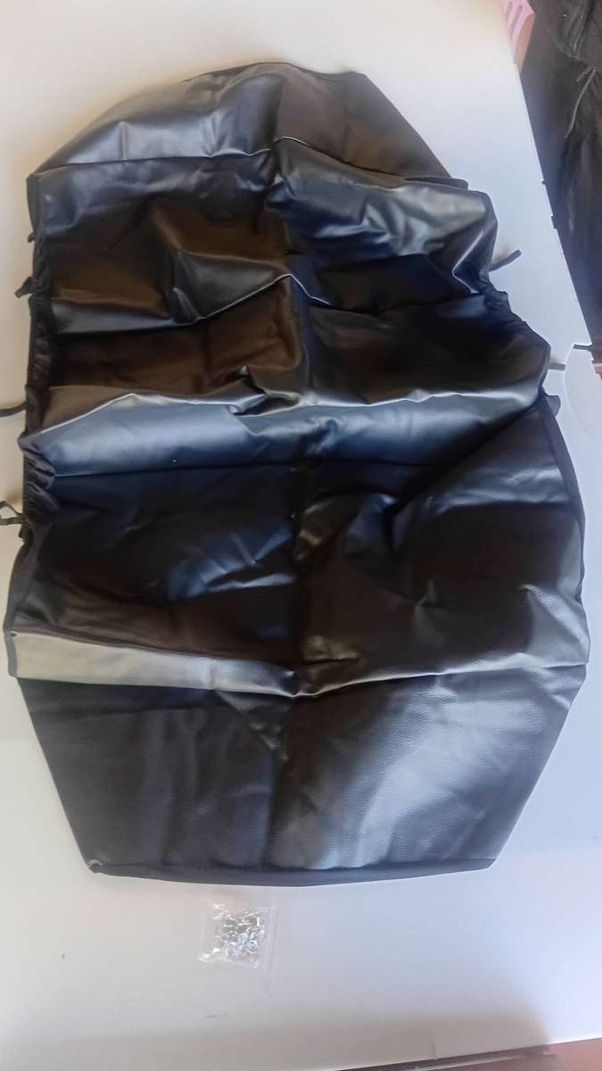 Car seat covers (Back seat only with 5 x Headrest covers)