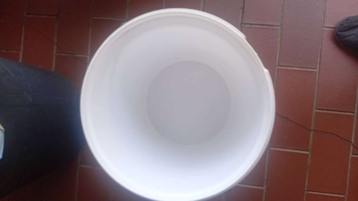 Plastic Dustbin, 25L Bucket and utility bowl