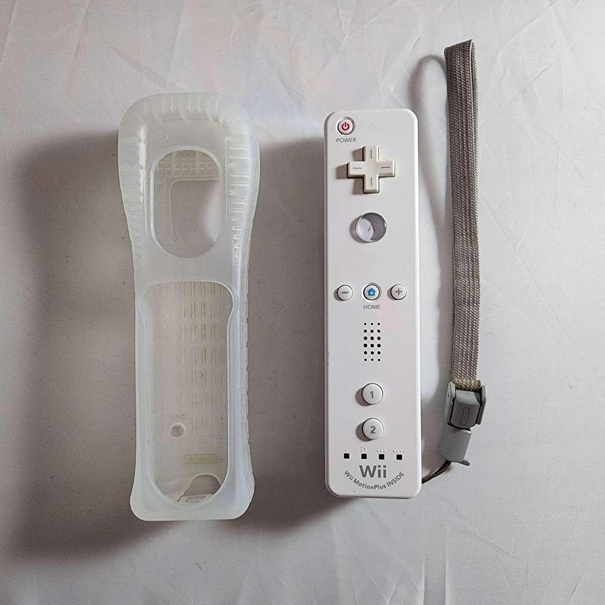 Nintendo Wii MotionPlus Remote with Transparent Silicone Sleeve - White