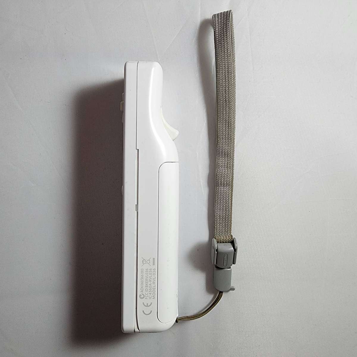 Nintendo Wii MotionPlus Remote with Transparent Silicone Sleeve - White