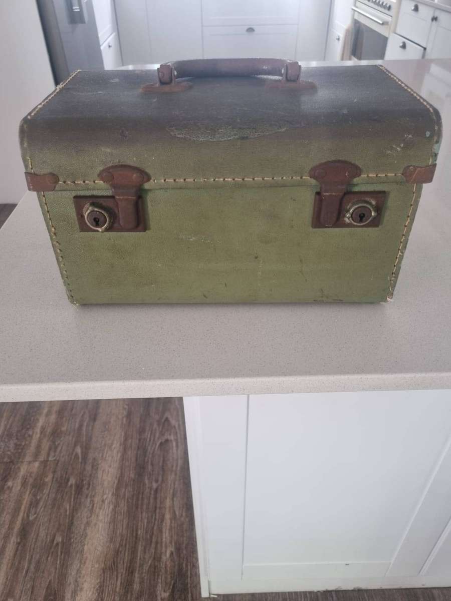 Vintage Storage / Travel Case  Retro Green
