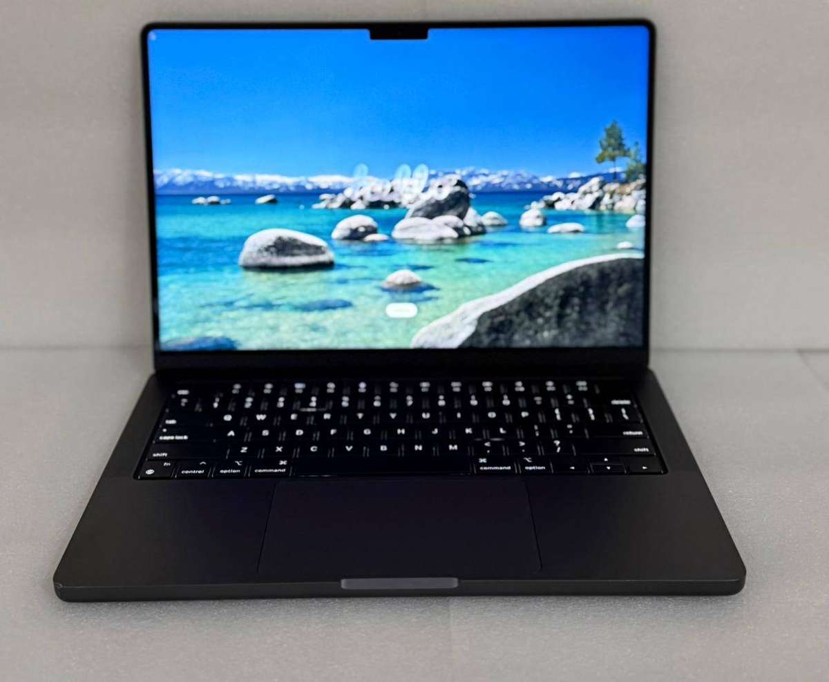 Apple MacBook Pro M3  Pro Space Black 512GB SSD 18GB RAM