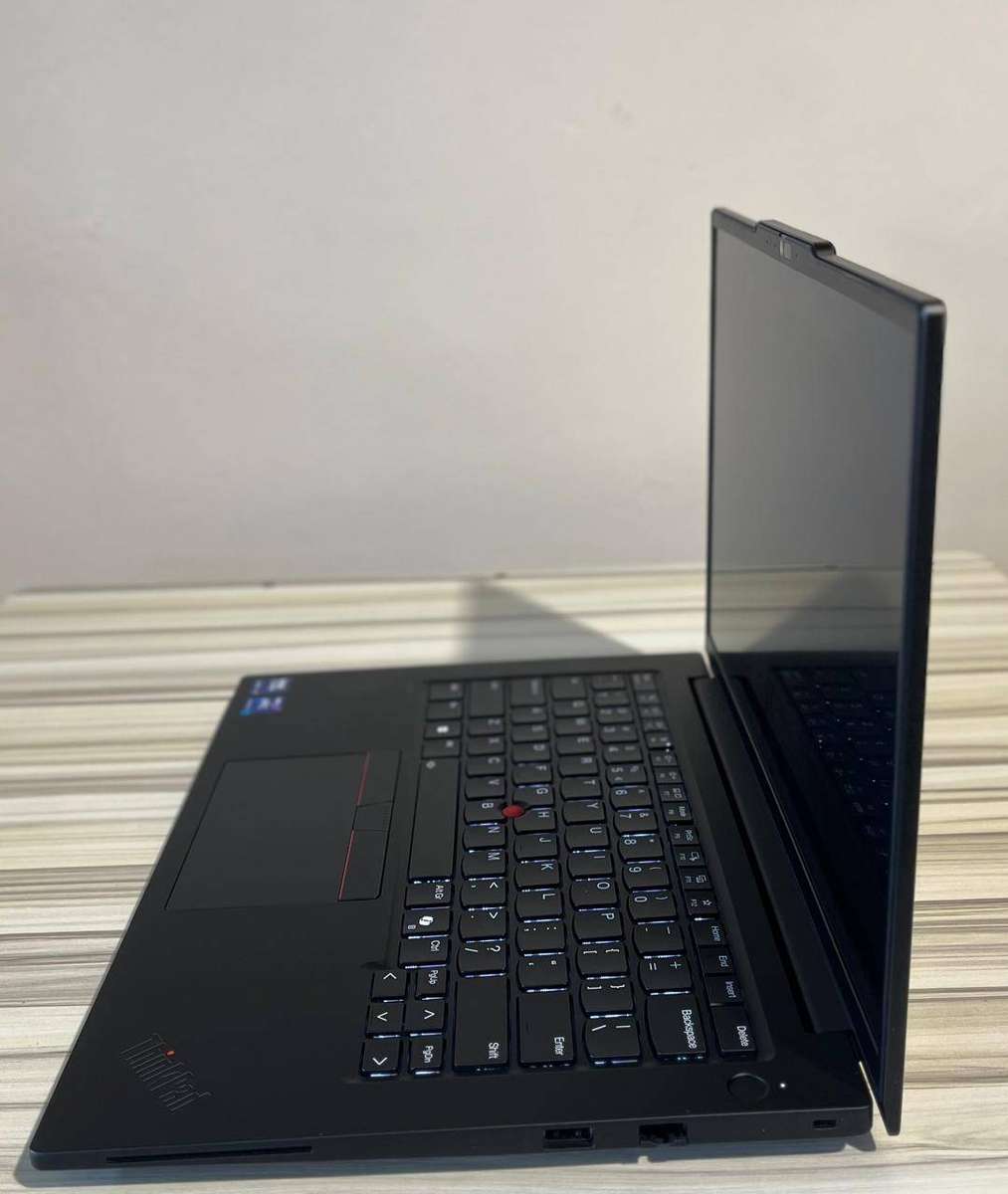 Lenovo Thinkpad P14s Gen 5 Ultra 9 185H 64GB 1TB 14.5