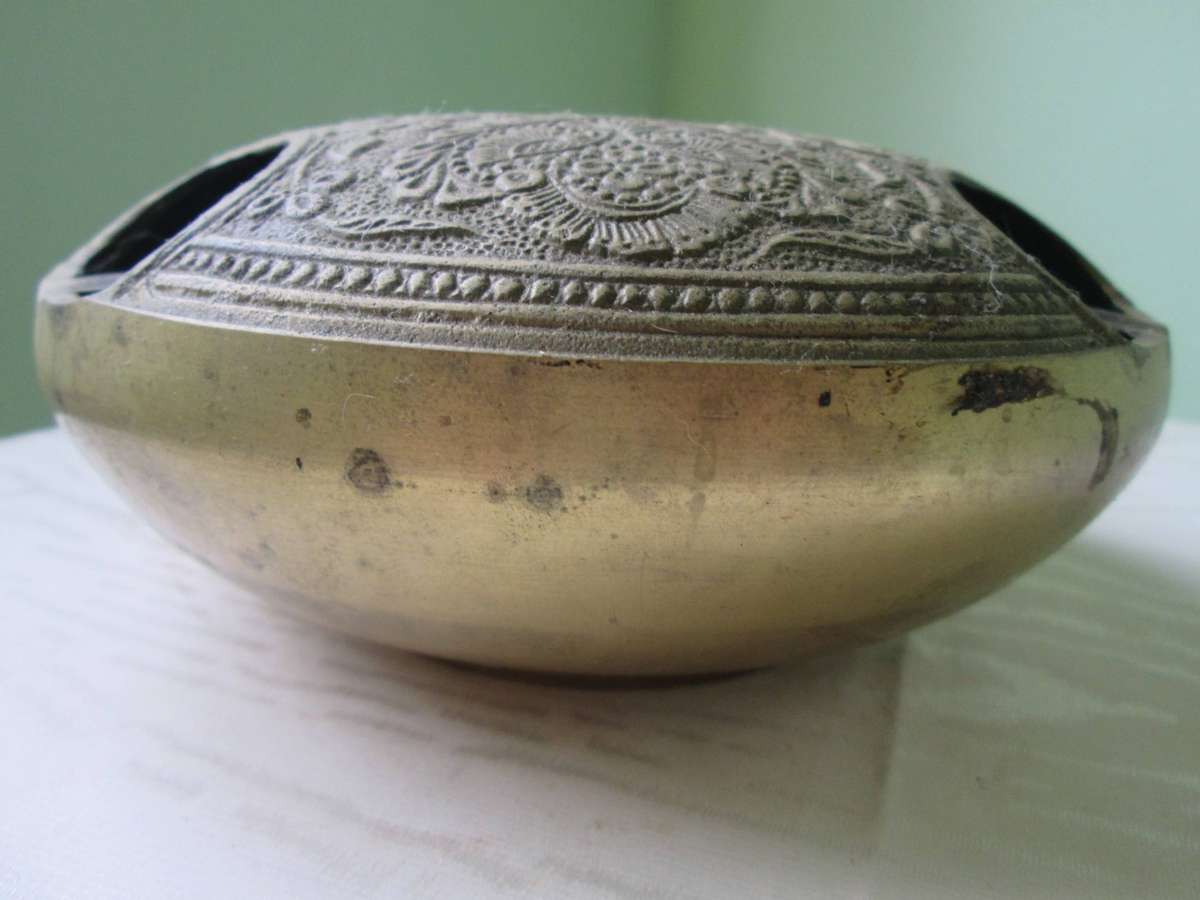 Beautiful engraved Antique solid brass Ashtray