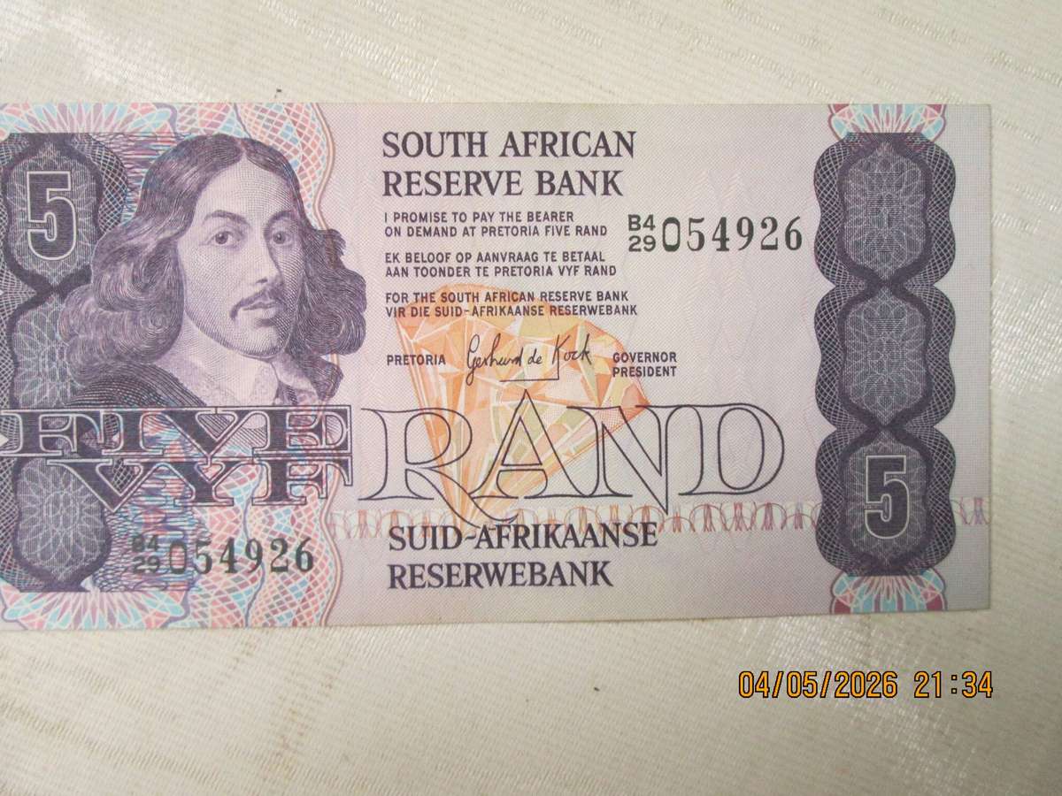 Vintage R5 Note-B4  054926 In Extremely good condition ( Not Legal tender)