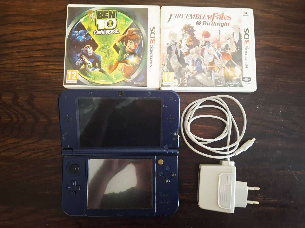 'New' Nintendo 3DS XL Metallic Blue Bundle  Charger & 2 Games Included