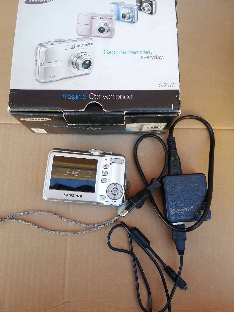 Samsung S760 7.2MP Compact Digital Camera with Accessories & 2GB SD Card