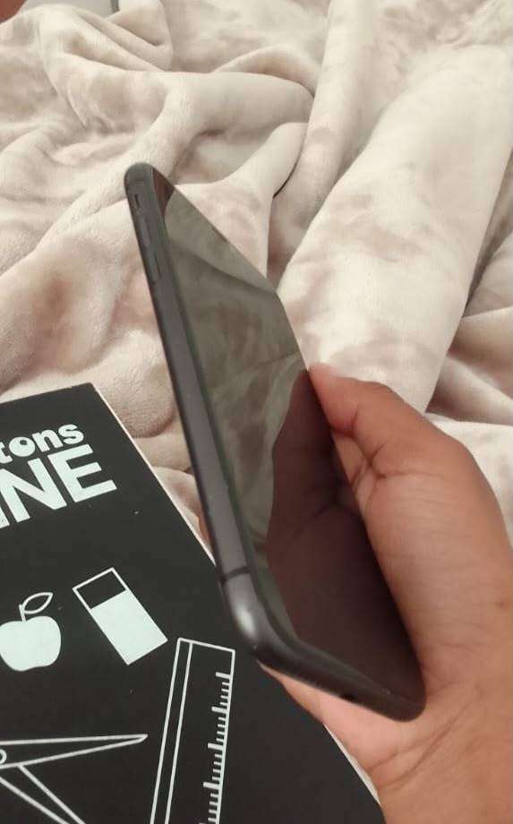 Apple iPhone 11 128GB Smartphone - Secondhand