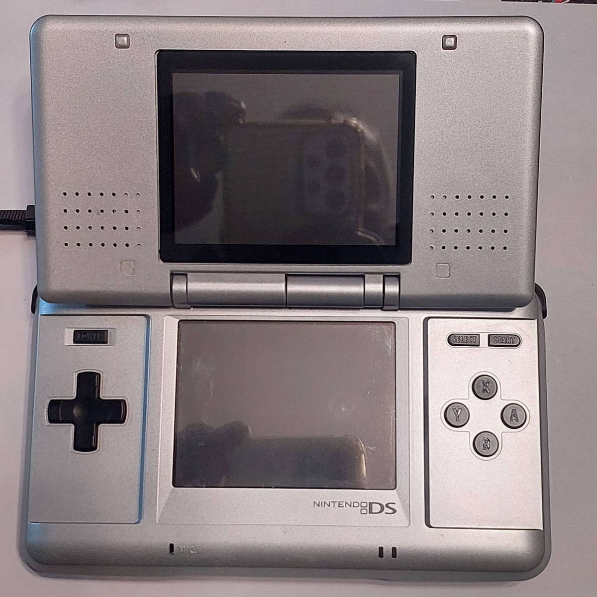 Nintendo ds Original Platnium + Metroid Prime Hunters cartridge only (both untested)