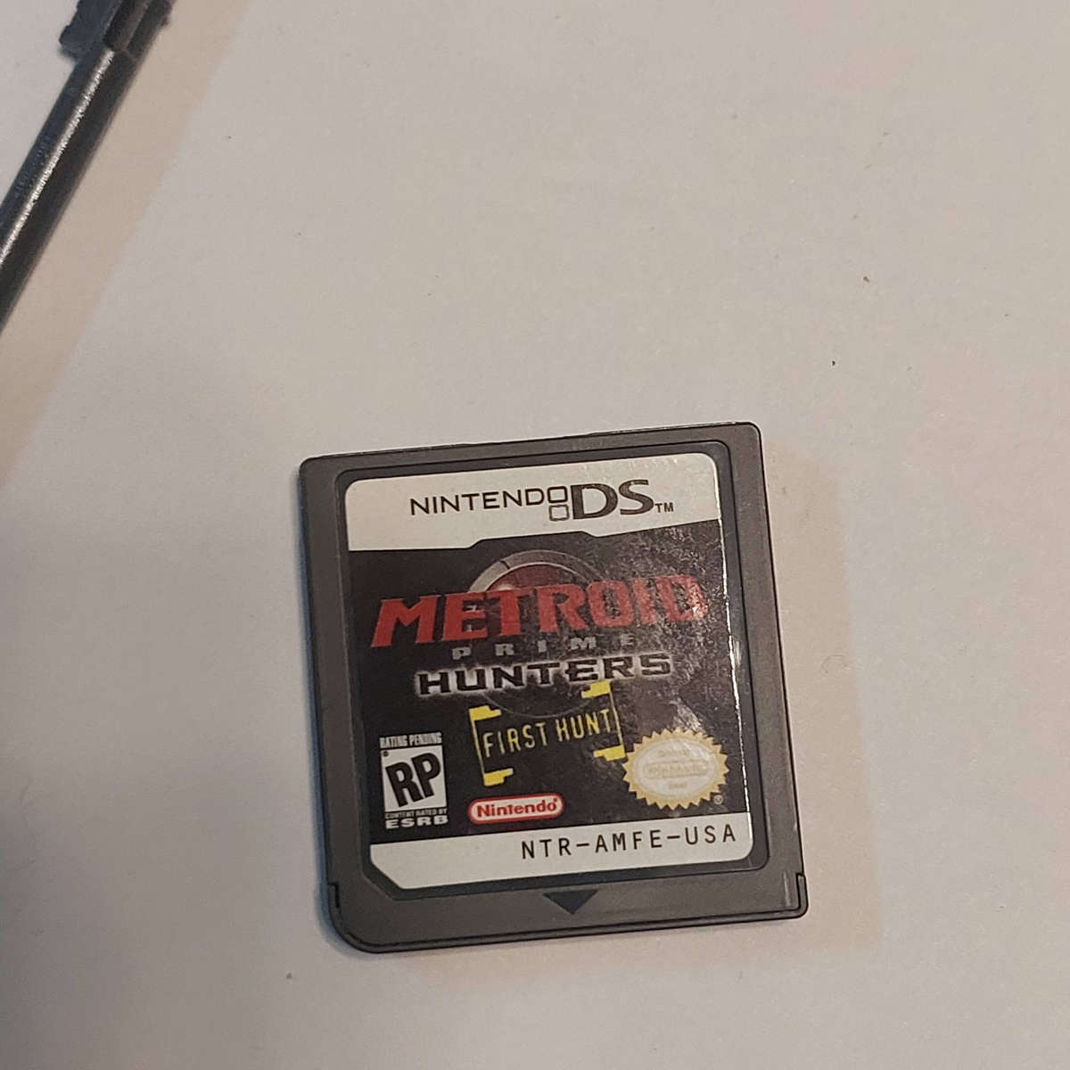 Nintendo ds Original Platnium + Metroid Prime Hunters cartridge only (both untested)