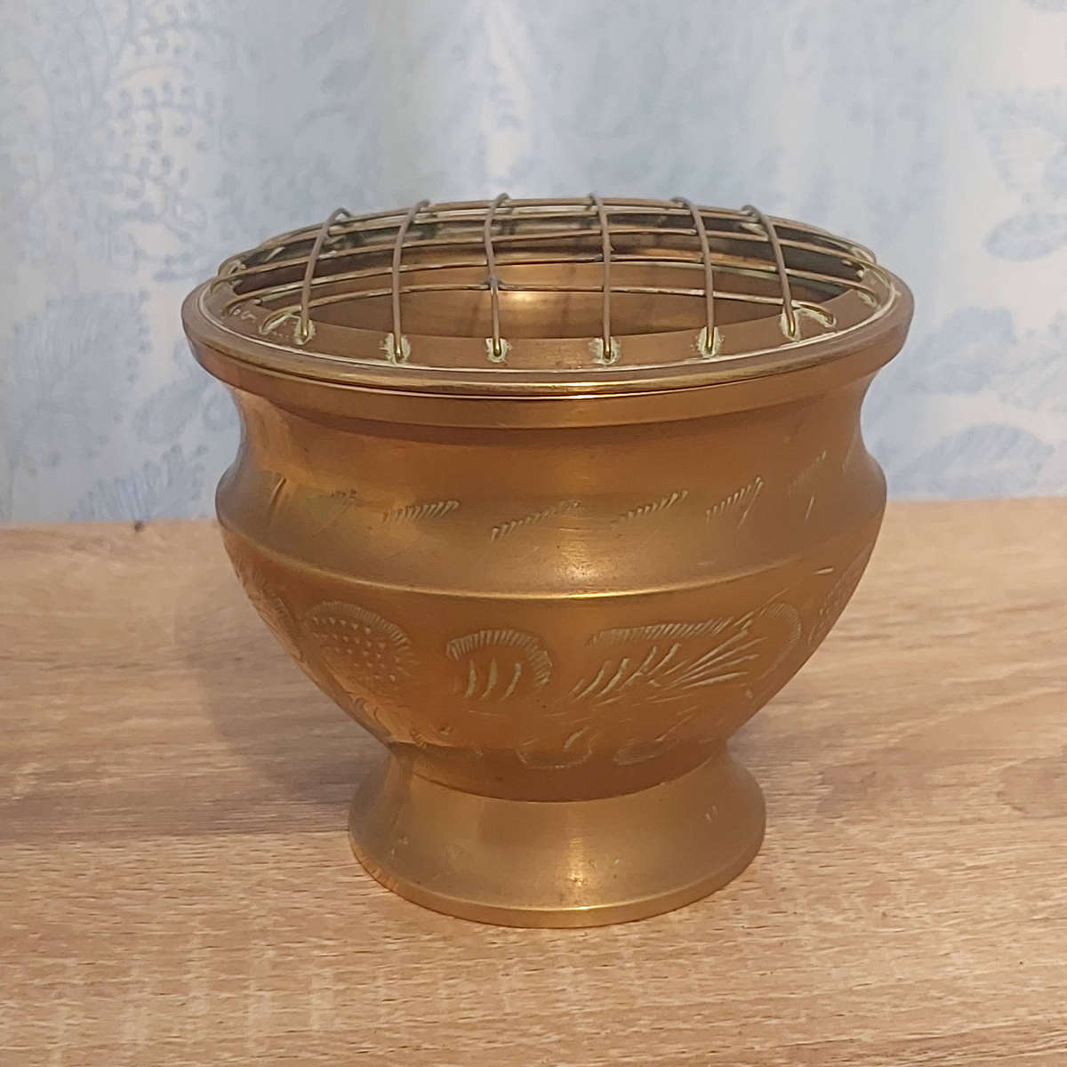 Brass Artificial Flower Holder
