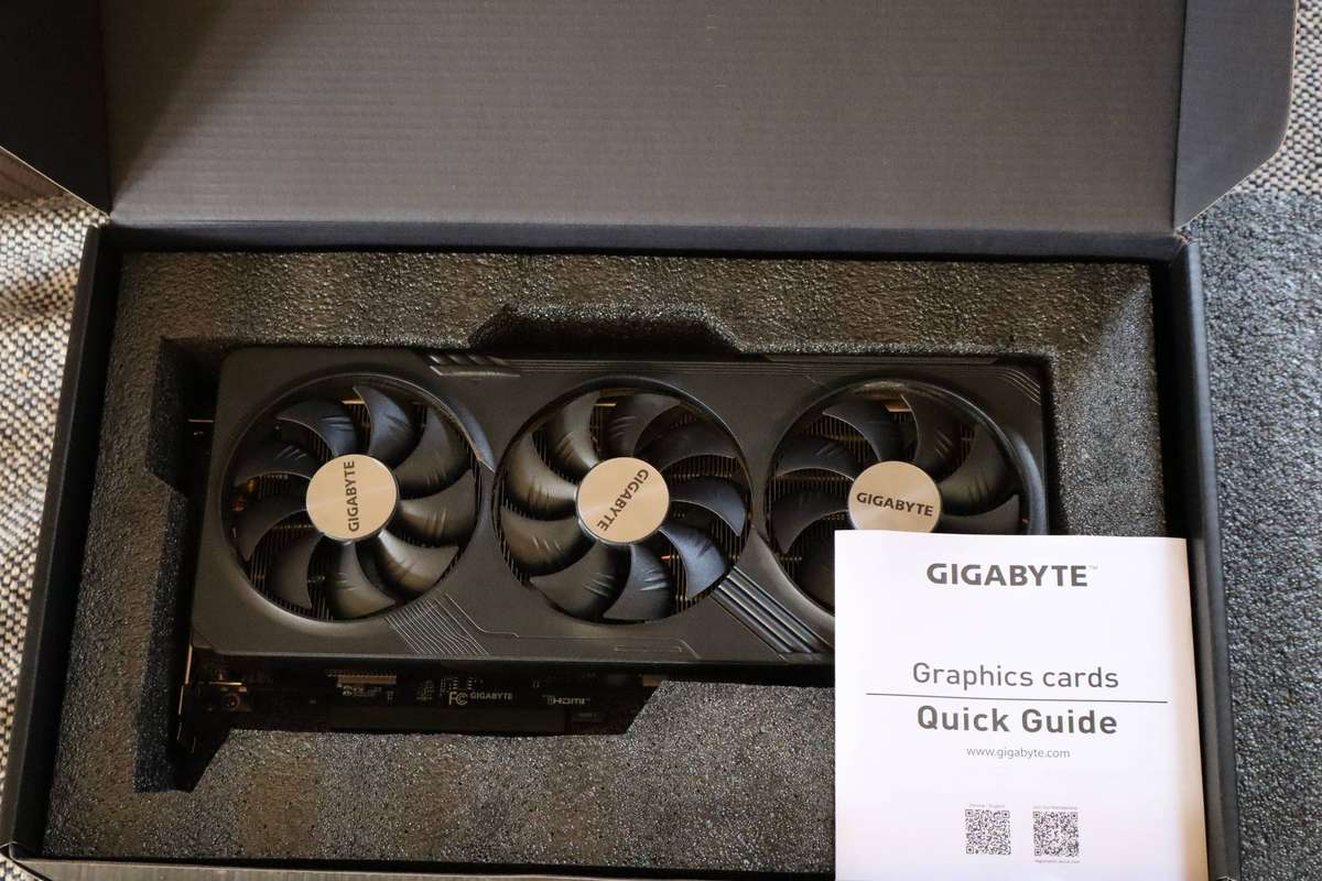Gigabyte AMD Radeon RX 7700 XT OC Edition
