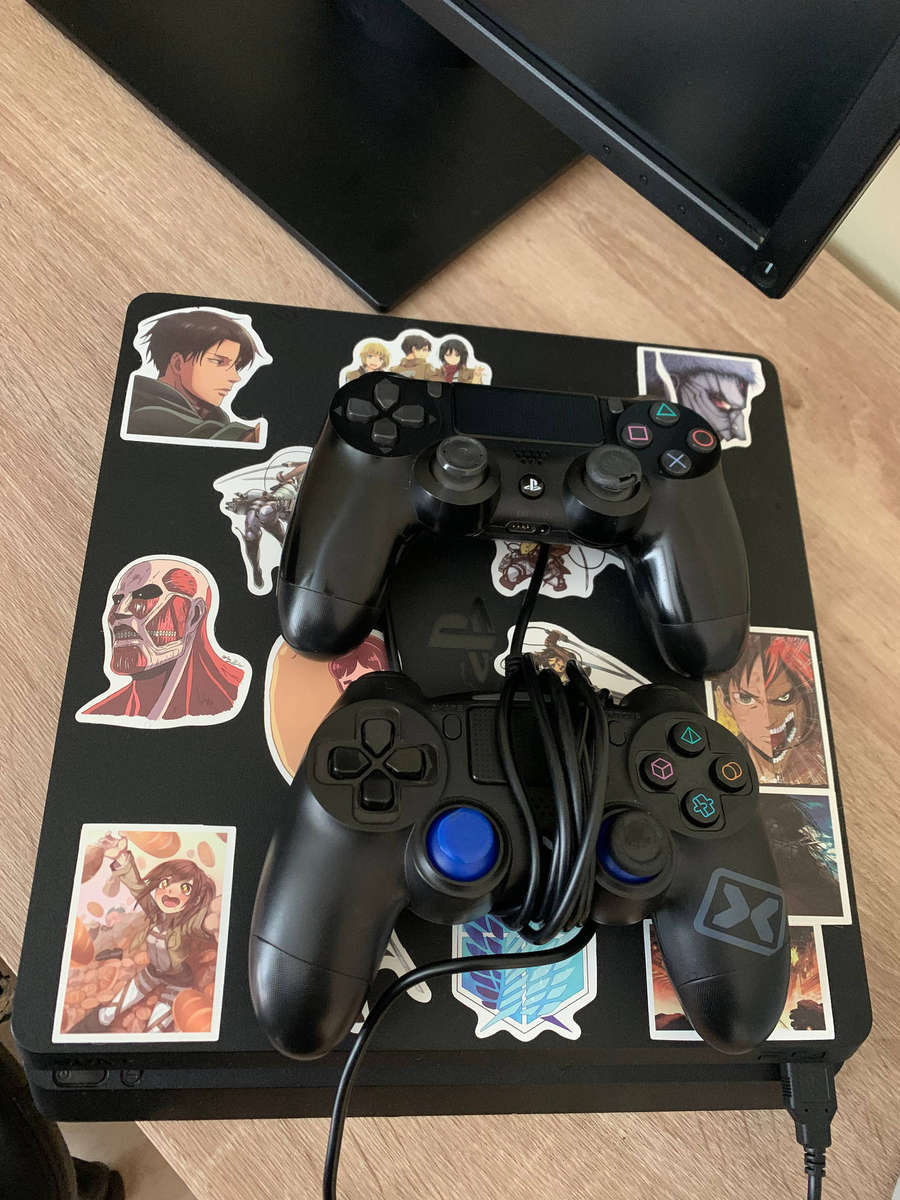 PlayStation 4 (slim)