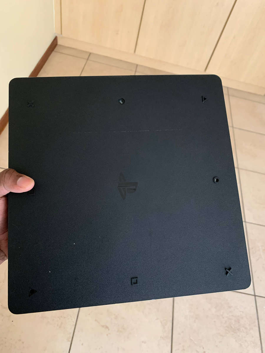 PlayStation 4 (slim)
