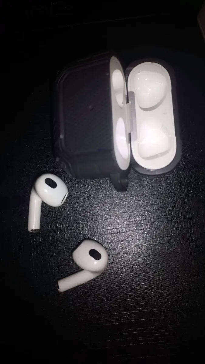 APPLE AIRPODS GEN 3 (RIGHT EARPOD LOST )