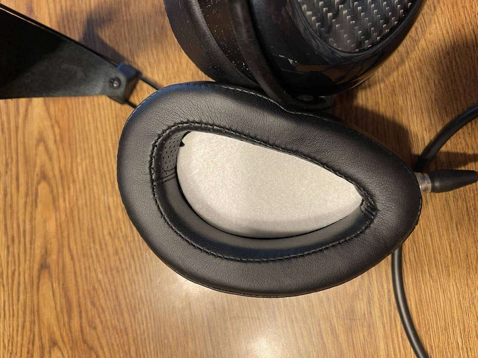 Dan Clark Aeon Flow CLOSED audiophile headphones