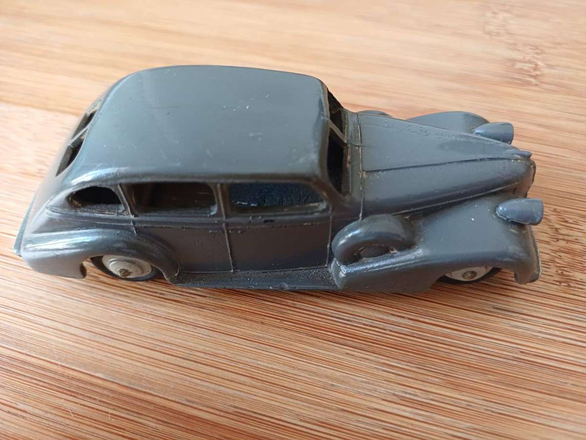Dinky 39d Buick Viceroy Saloon - Rare Tudor-Owen metal base (Restored)