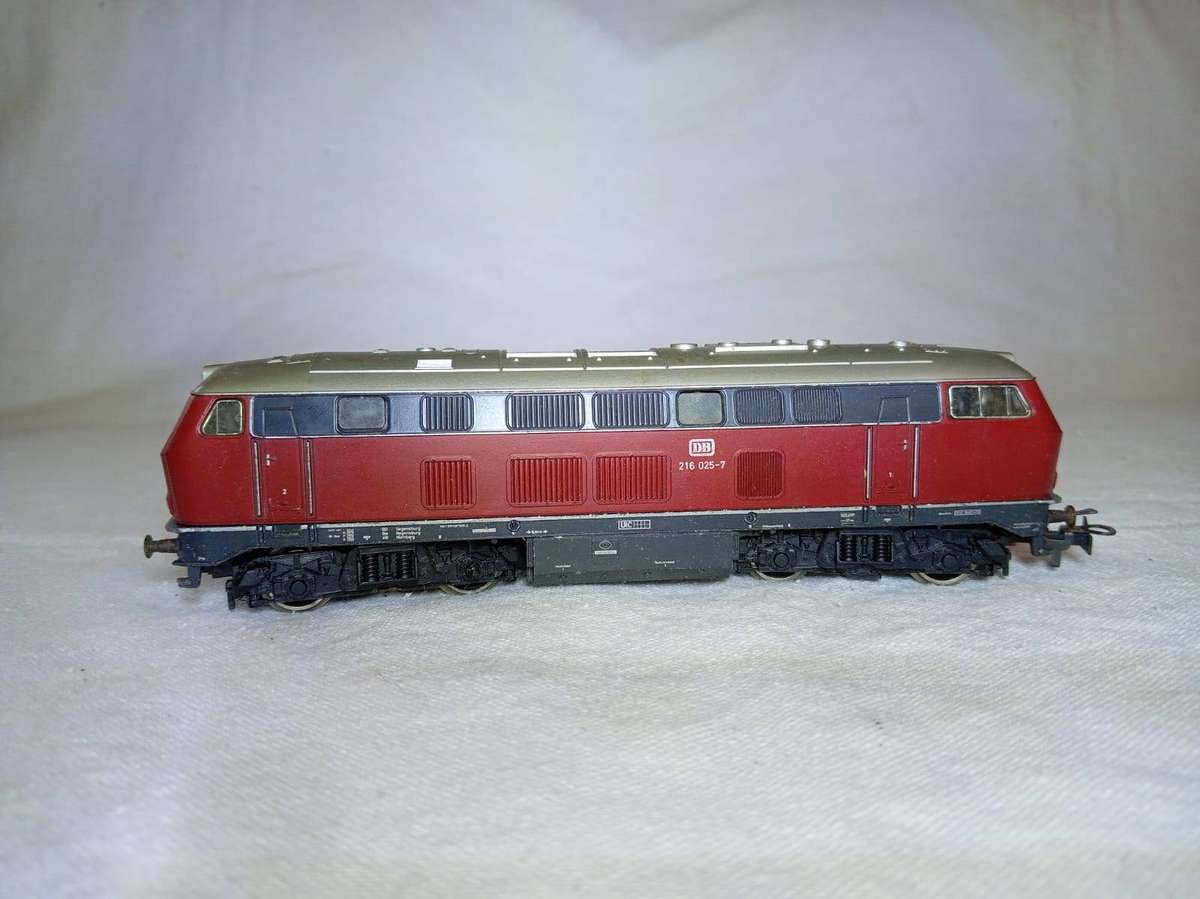 Vintage Märklin 3075 DB Class 216 Heavy Diesel Locomotive - Red (Boxed)
