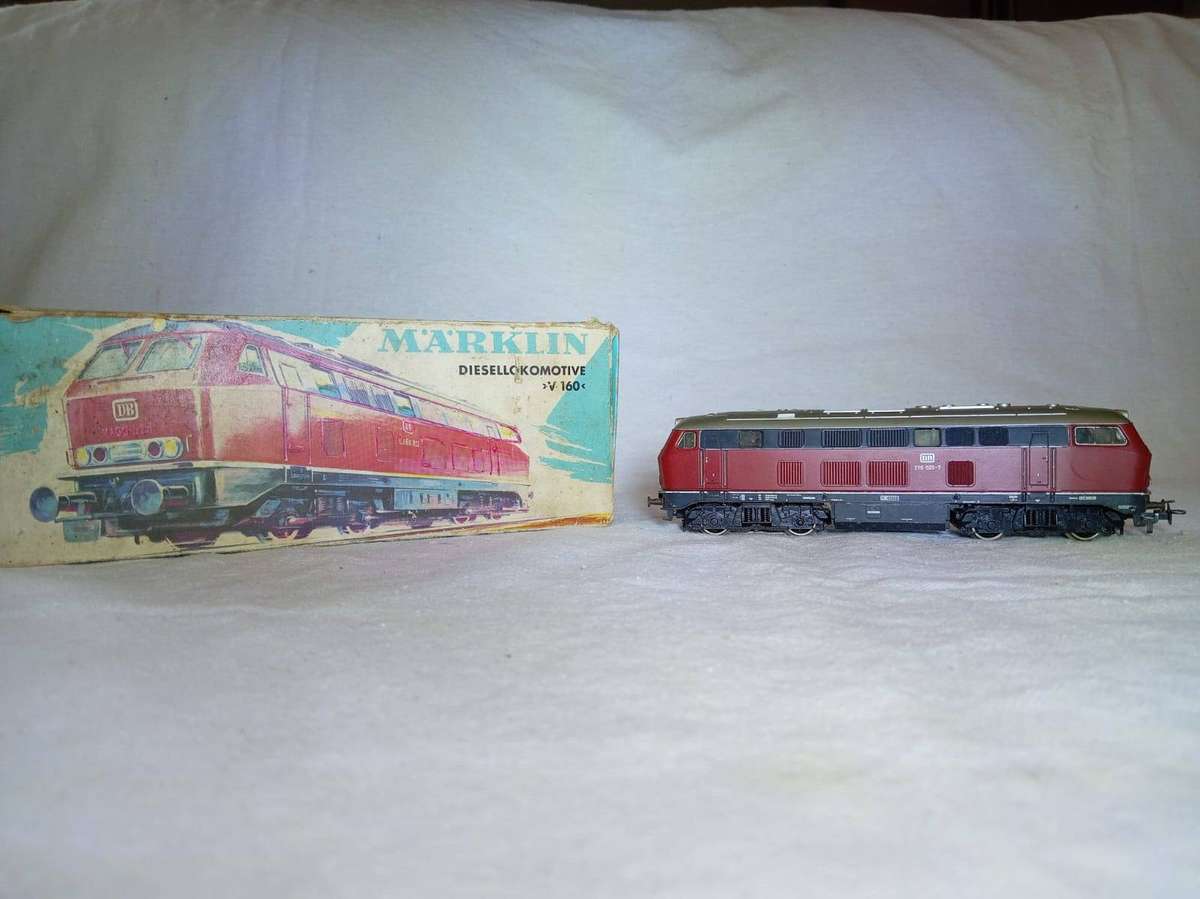 Vintage Märklin 3075 DB Class 216 Heavy Diesel Locomotive - Red (Boxed)