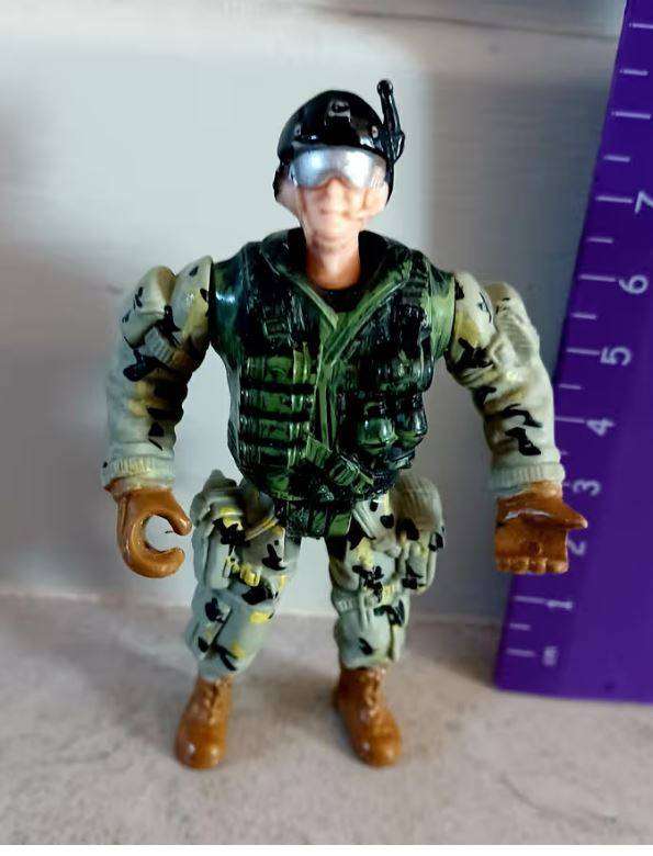Set of 3 Toy Soldiers  (Plastic) (SOL075)