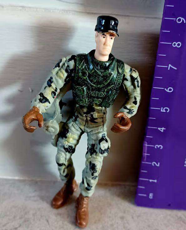 Set of 3 Toy Soldiers  (Plastic) (SOL075)