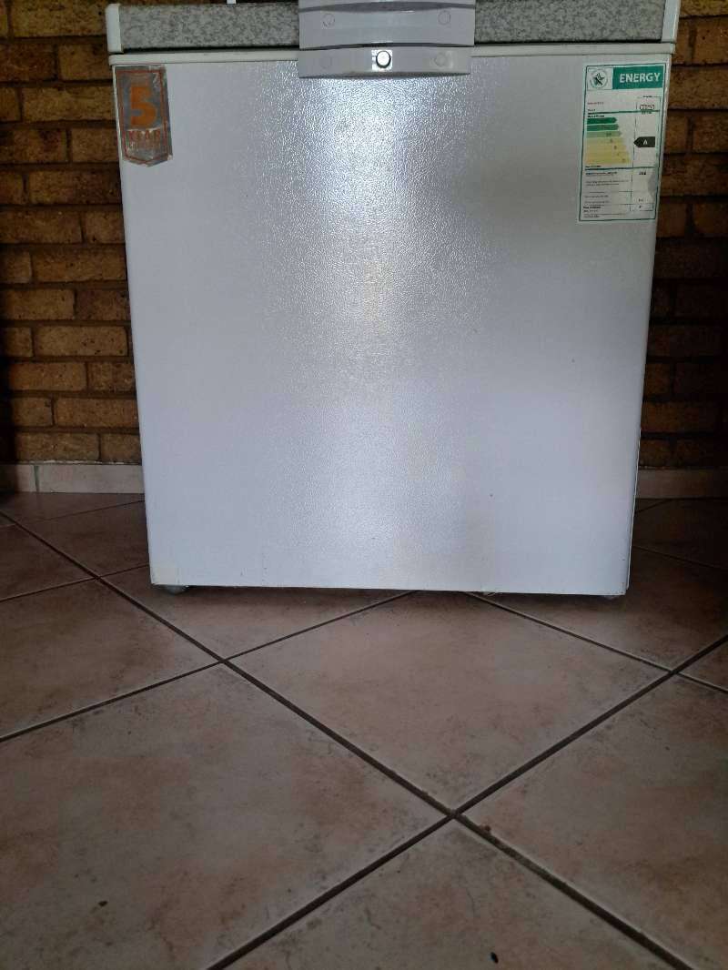 Defy Chest Freezer CF210 195 liters.