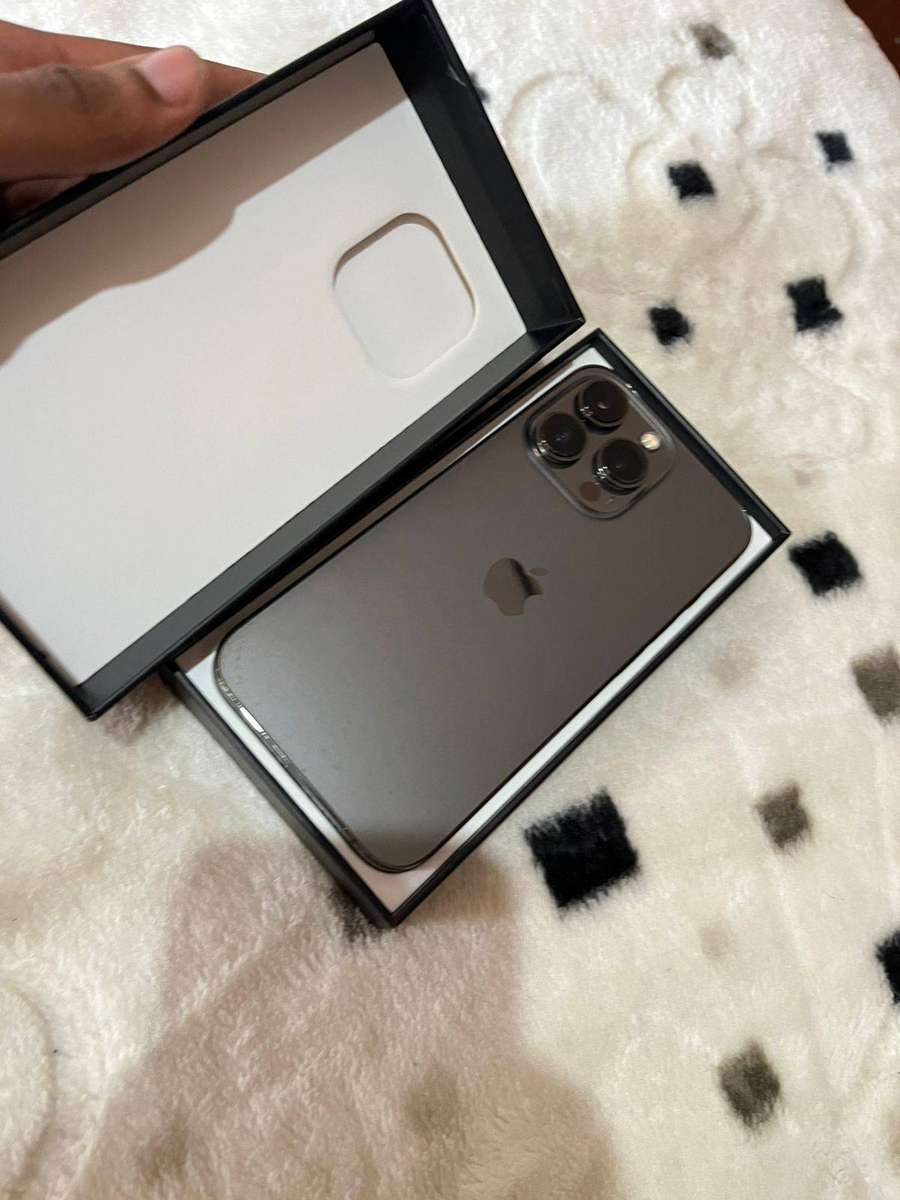 Apple iPhone 13 Secondhand Smartphone with 128GB Storage