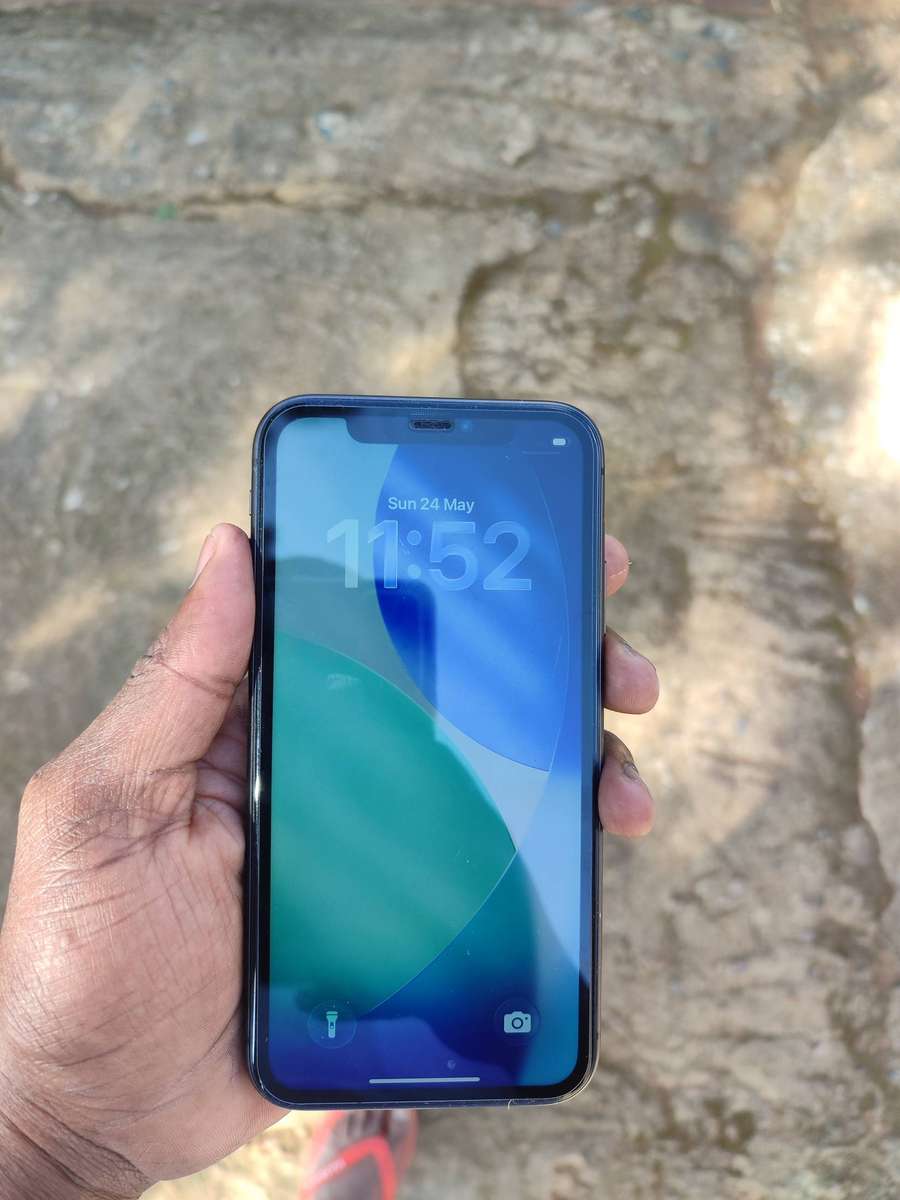 Apple iPhone 11 Secondhand Smartphone with 128GB Storage