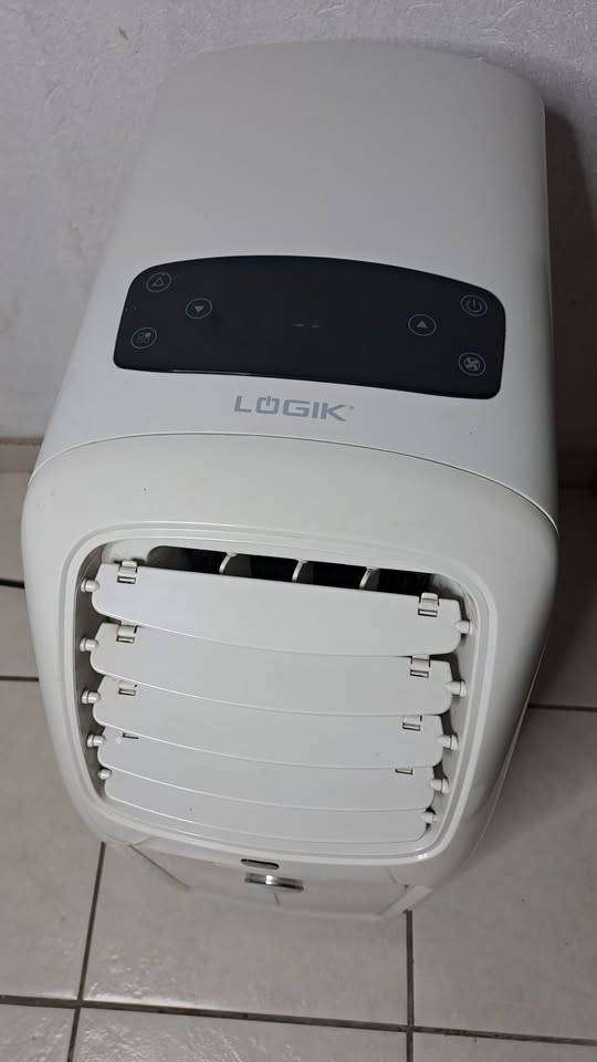 Logik portable Air conditioner Cooling & Heating 10,000BTU capacity