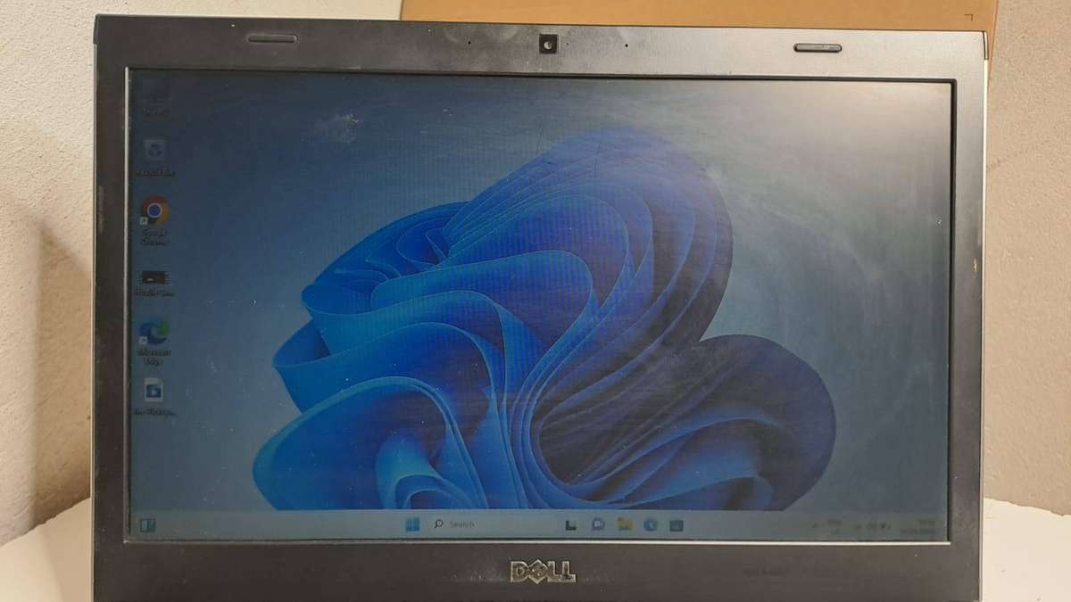 DELL VOSTRO 3550 Core i5 4GB RAM 300GB HDD Laptop