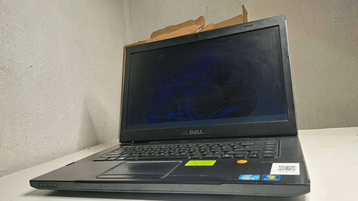 DELL VOSTRO 3550 Core i5 4GB RAM 300GB HDD Laptop