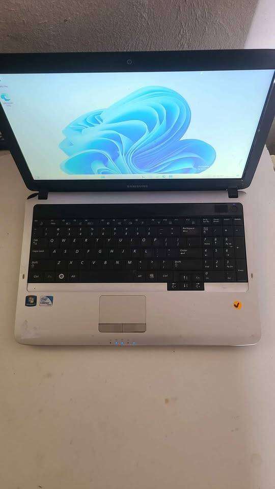 Samsung RV510 Celeron Laptop 4GB RAM 500GB HDD Space (READ DES)