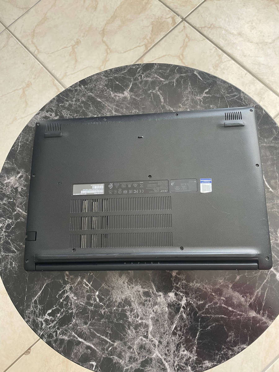 Acer Laptop - 4GB RAM, 256GB HDD, Full HD Display