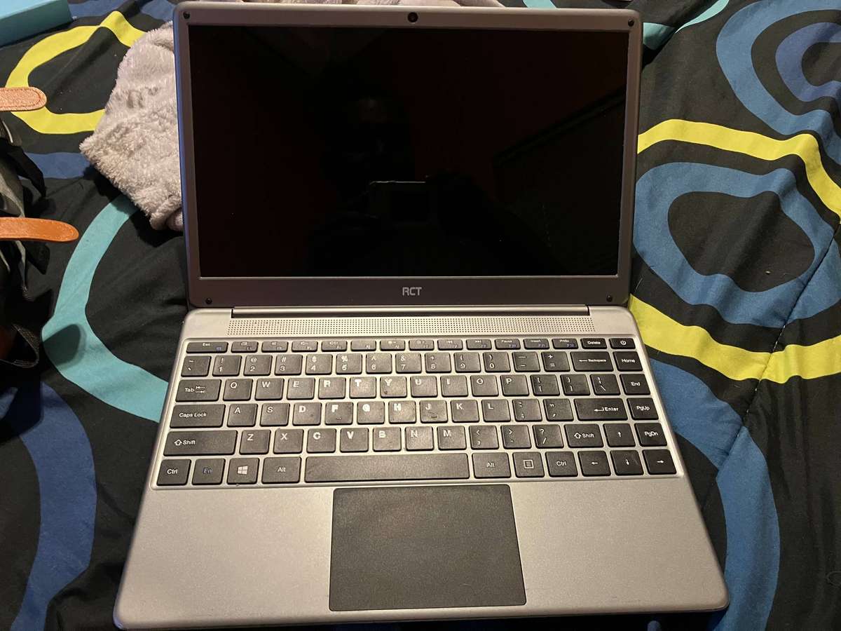 Laptop rct core i3,4GB ram,128gb ssd,14inch screen.