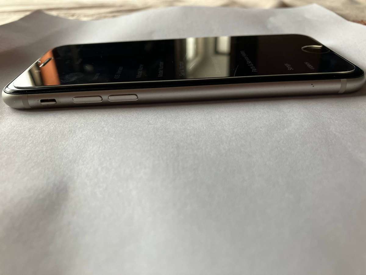 IPhone se3 64gb