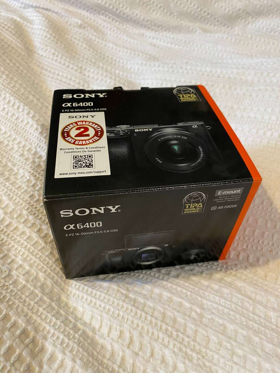 Sony Alpha a6400 Mirrorless Digital Camera with E PZ 16-50mm f/3.5-5.6 Lens