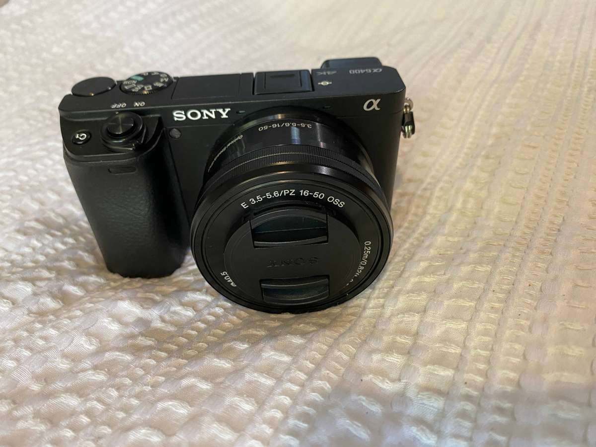 Sony Alpha a6400 Mirrorless Digital Camera with E PZ 16-50mm f/3.5-5.6 Lens