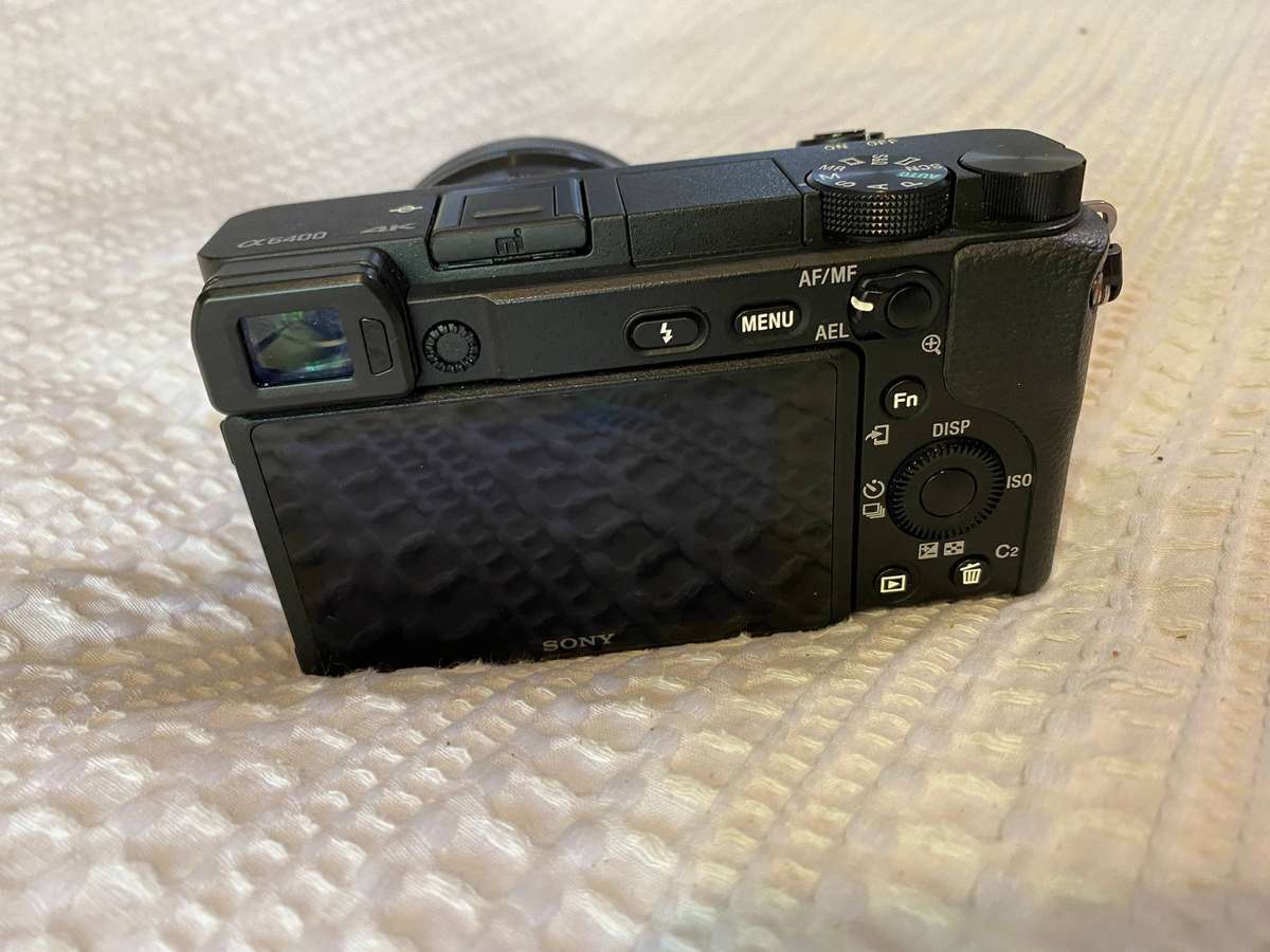 Sony Alpha a6400 Mirrorless Digital Camera with E PZ 16-50mm f/3.5-5.6 Lens